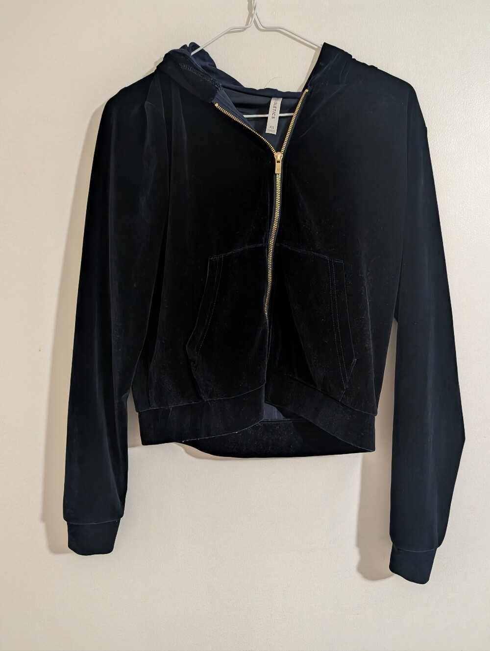 Fabletics Black Velour Cropped Zip Up Hoodie Sweatshirt Gold Hardware XS